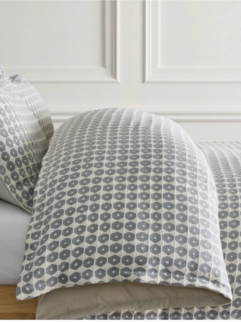 West Elm Honeycomb Woven Duvet Cover Full/Queen Cotton Linen Grey Sand.